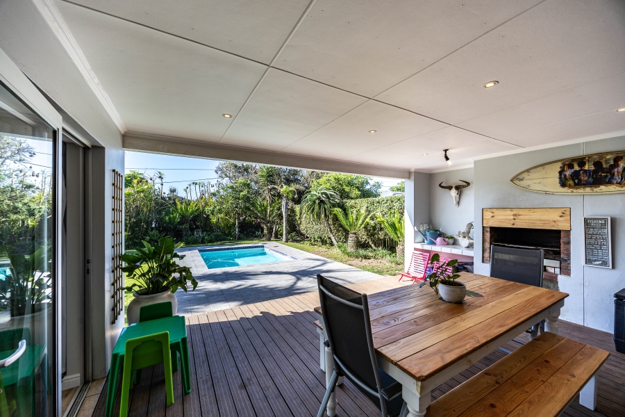 To Let 4 Bedroom Property for Rent in Kidds Beach Eastern Cape